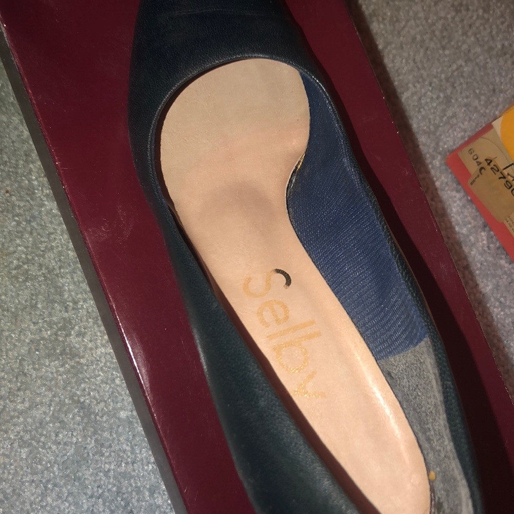 Heels - Picture 2 of 3